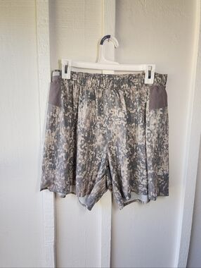 Lululemon Men's 6" Gray Patterned Athletic Shorts Size XL